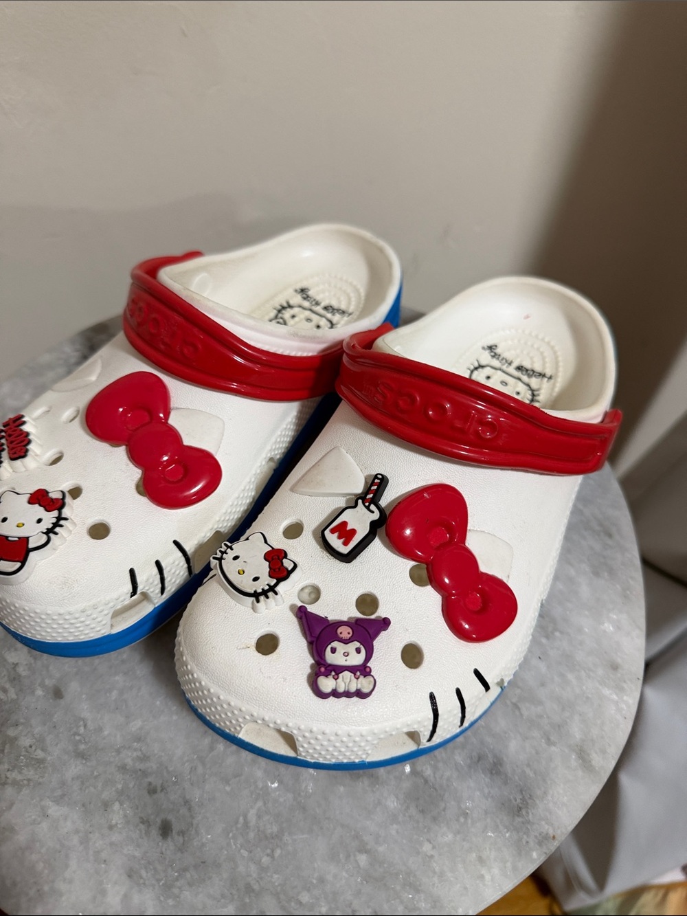 CROCS Kids White Red Blue Hello Kitty Clogs - Picture 2 of 4